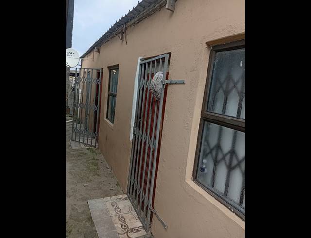 2 BEDROOM FREEHOLD FOR SALE IN PHILIPPI